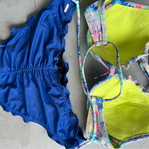 Victoria’s Secret bikini - Picture 2 of 6